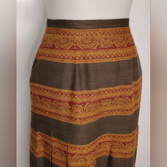 VINTAGE PLEATED RAYON SKIRT - Picture 4 of 8